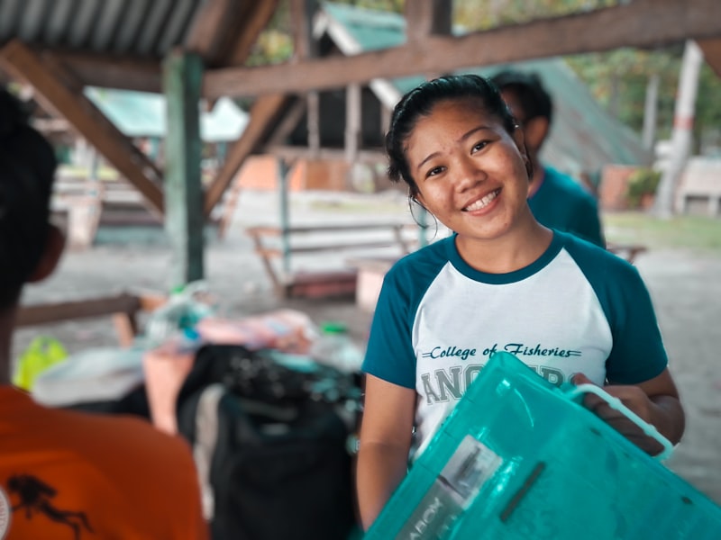 Halaman venue yang sama setelah dibersihkan dan sampahnya dipilah oleh tim